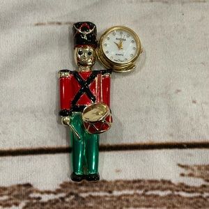 VINTAGE BECORA TOY SOLDIER PIN‎